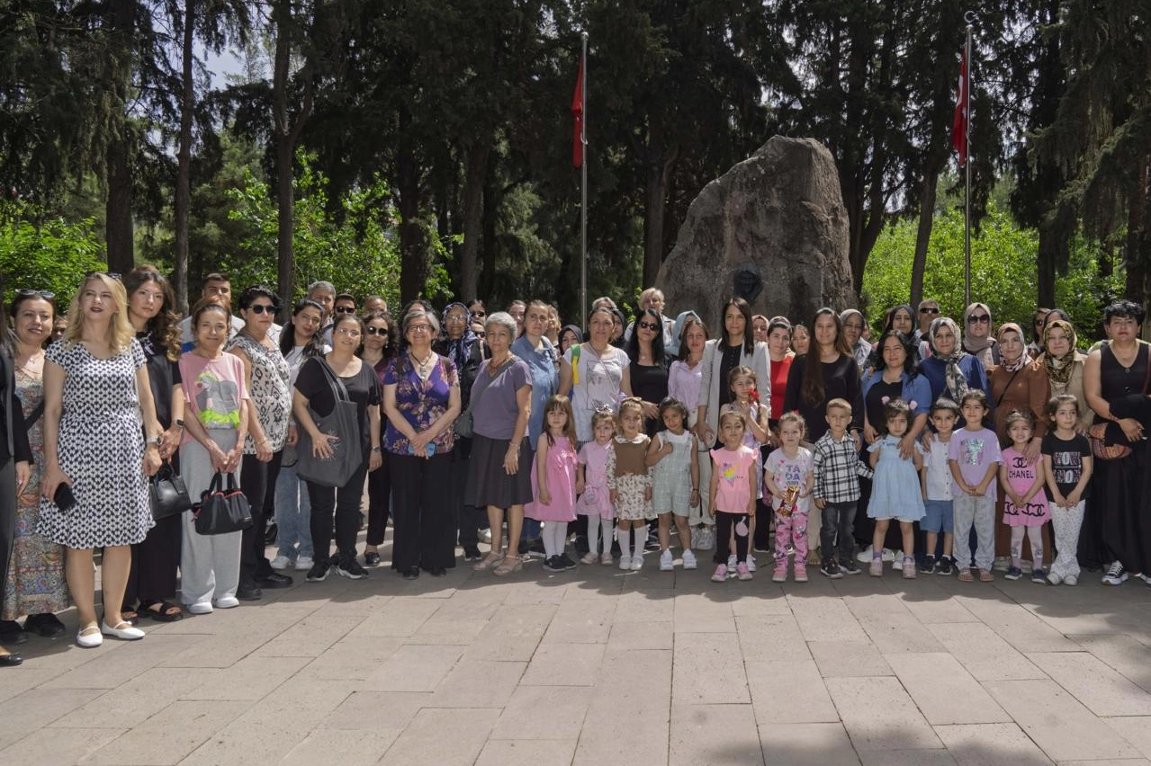 İzmirli annelere en özel kutlama
