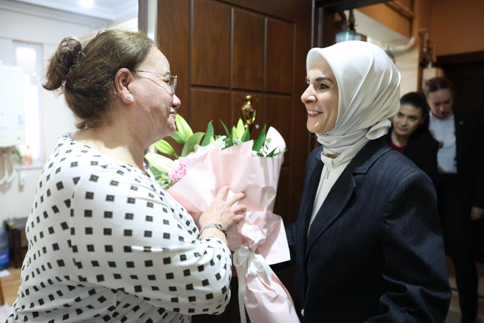Devlet korumasındaki çocukların gönüllü annesine Bakan Göktaş'tan ziyaret