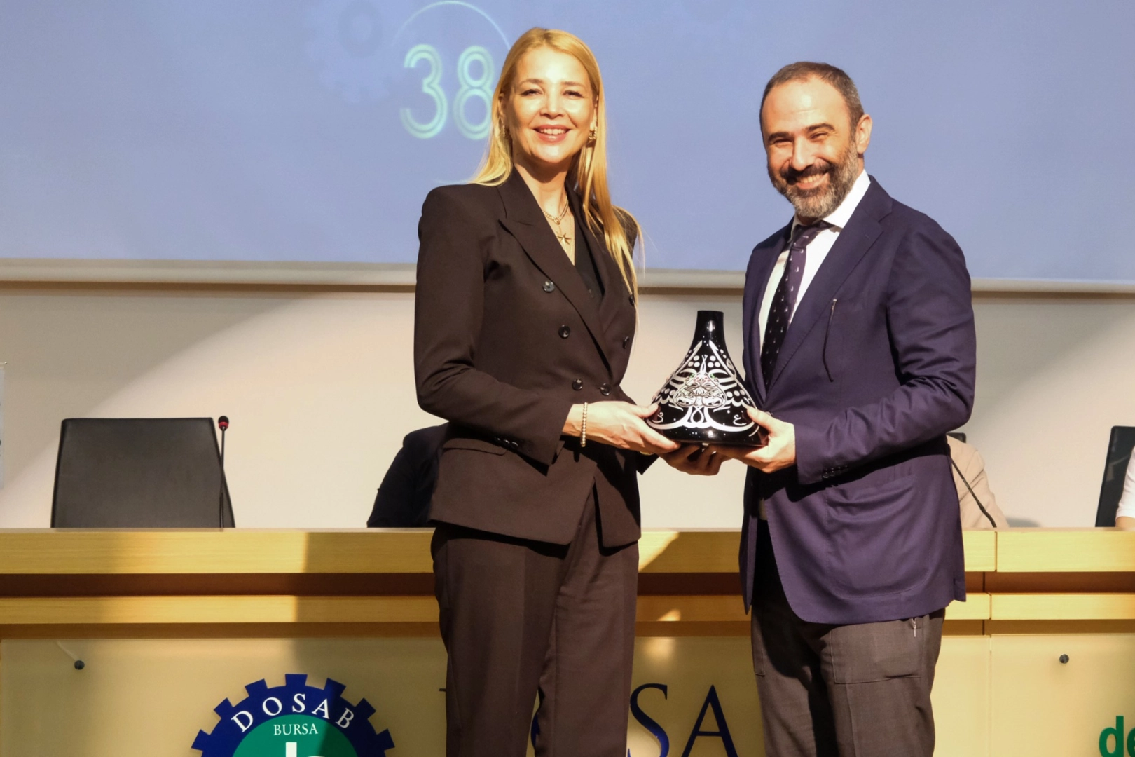 DOSABSİAD'da bayrak Onur Kutlualp'te