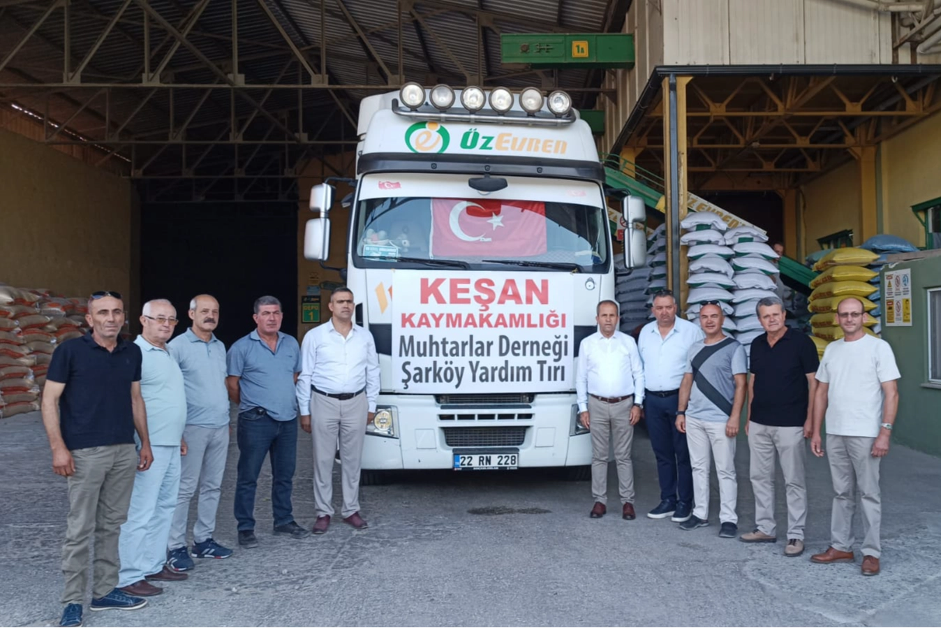 Yangın mağduru çiftçilere yem desteği